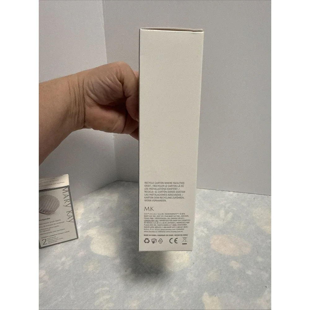 Mary Kay Skinvigorate Cleansing Spin Brush & Refill Pack New Battery Operated
